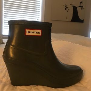 GREY WEDGE HUNTER BOOT BOOTIES!